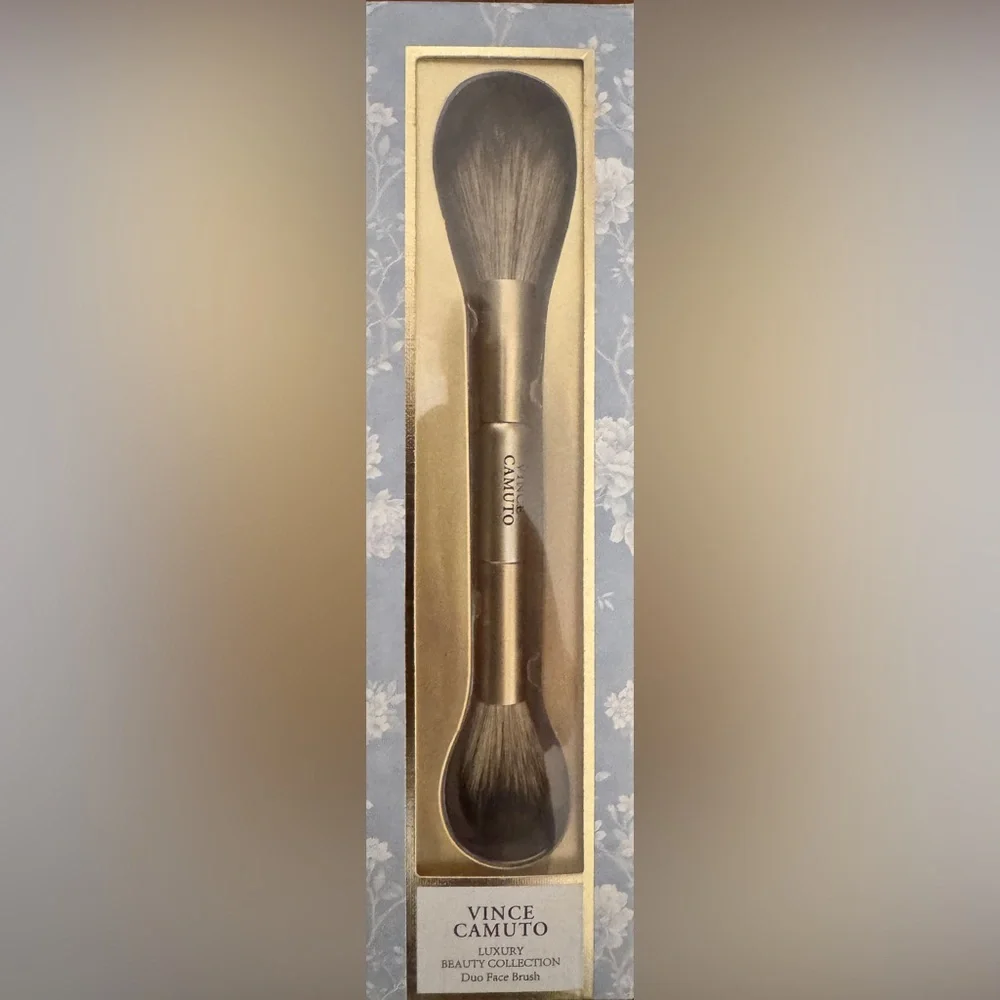 Vince Camuto Dual Face Brush